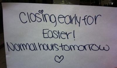 bimbo-writing-easter-tanningsalon-8eb860848ab0ecada8e367dfa0a9605513514c2b